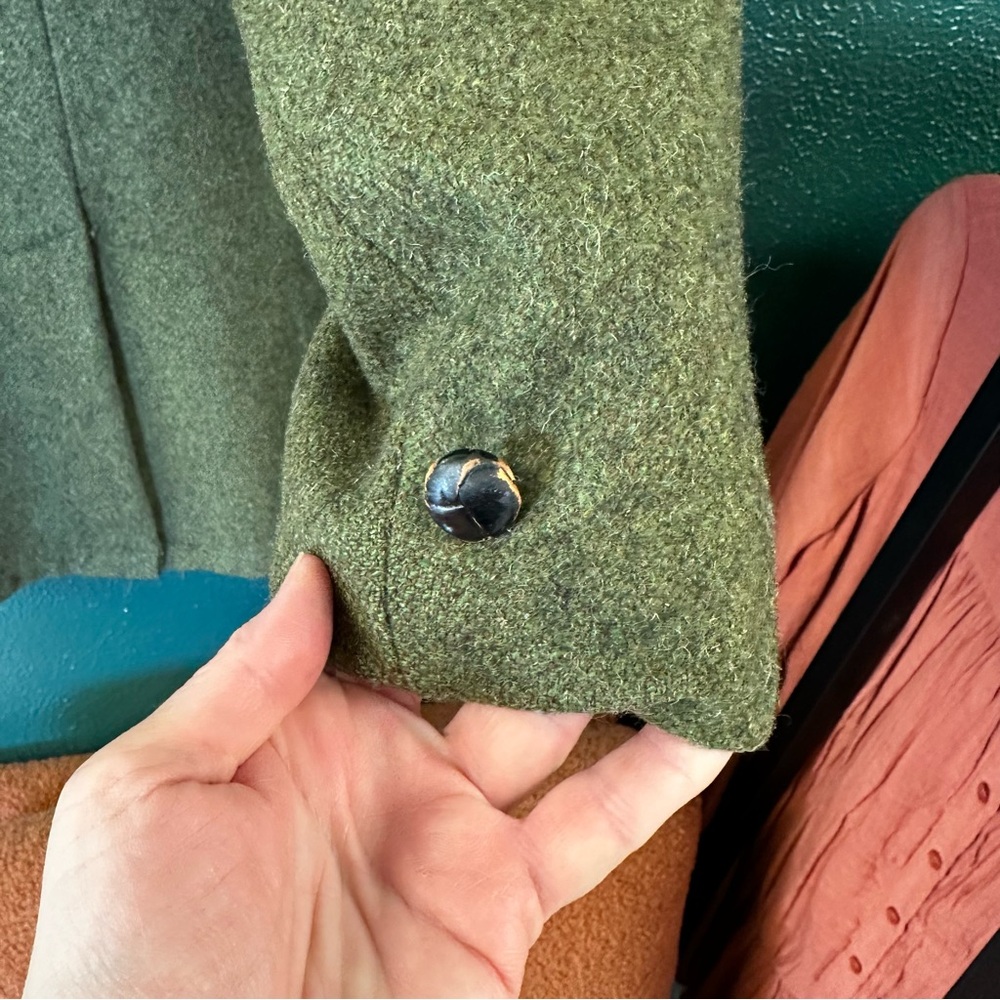 Vintage Olive Green Coat with Black Collar - Picture 6 of 9
